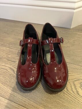 Gently Worn Girl’s Steve Madden Kids Burgundy Patent Shoes Size 5
